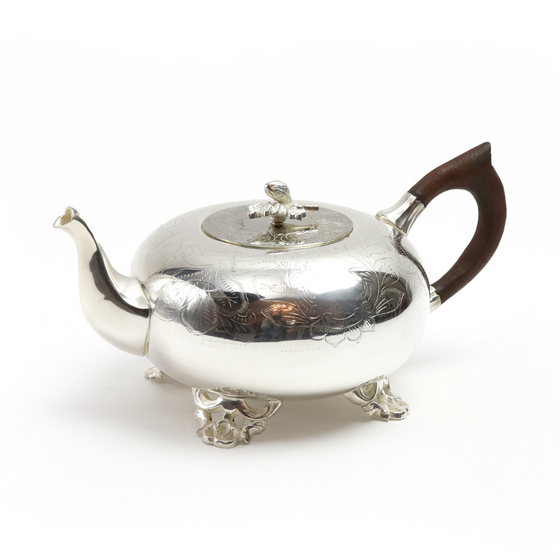 Queen Georgette teapot